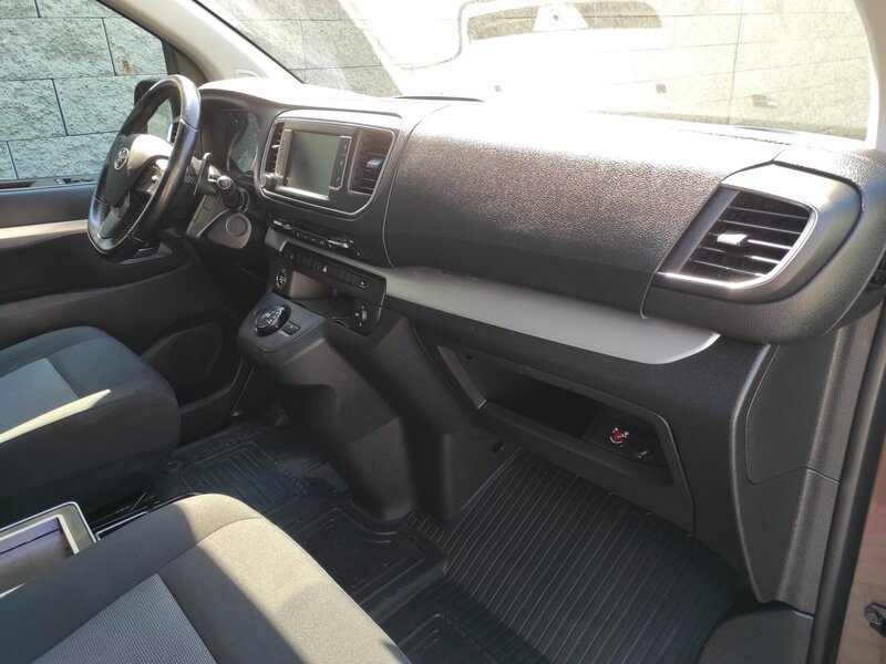 Toyota - ProAce Verso - 2,0D-4D130kW,L2, Shuttle,ČR
