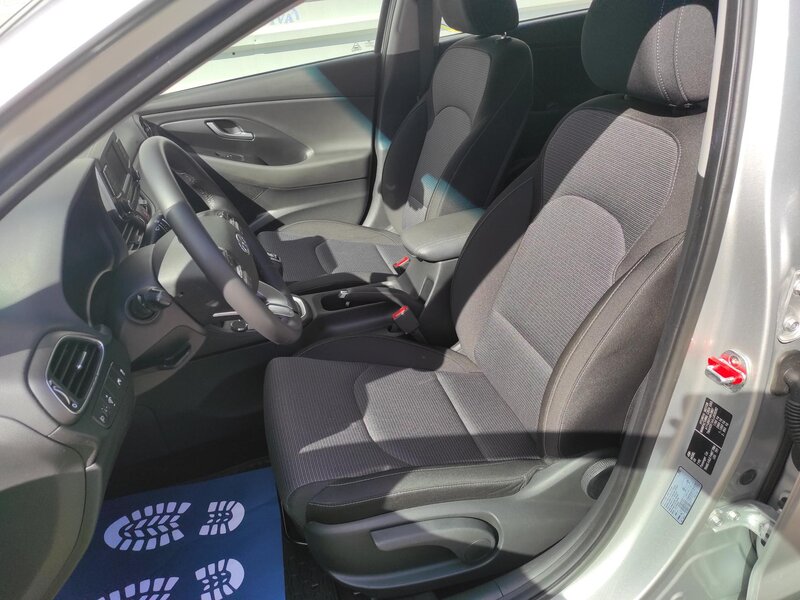 Hyundai - i30 - 1,4DOHC 16V,73kW,Top KM Hyundai - i30 - 1,4DOHC 16V,73kW,Top KM