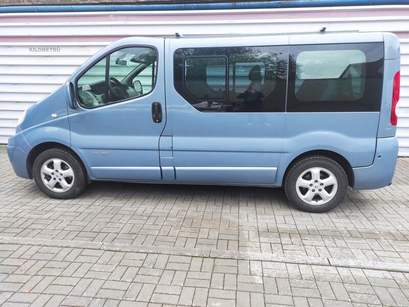 Renault - Trafic - 2,5dCi 107kW Passenger 7 míst