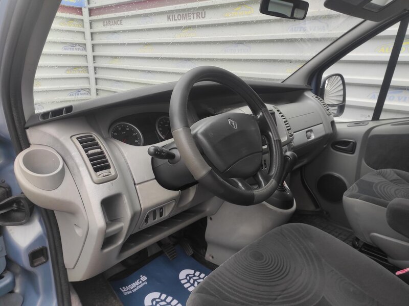 Renault - Trafic - 2,5dCi 107kW Passenger 7 míst