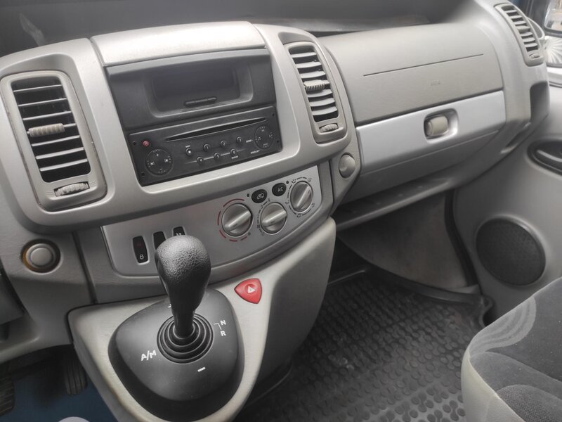 Renault - Trafic - 2,5dCi 107kW Passenger 7 míst