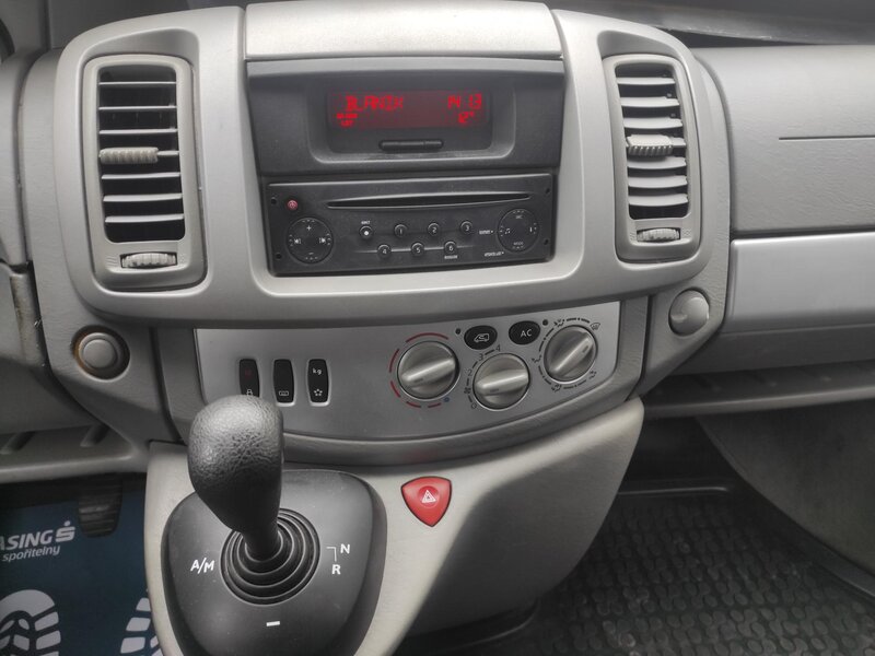 Renault - Trafic - 2,5dCi 107kW Passenger 7 míst