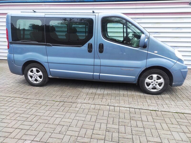 Renault - Trafic - 2,5dCi 107kW Passenger 7 míst