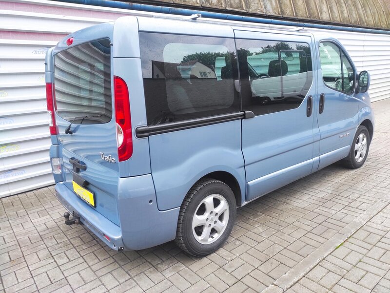 Renault - Trafic - 2,5dCi 107kW Passenger 7 míst