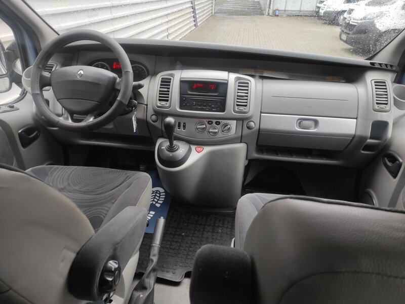 Renault - Trafic - 2,5dCi 107kW Passenger 7 míst