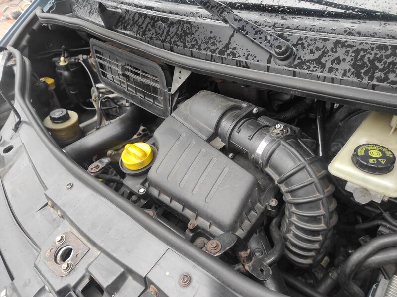 Renault - Trafic - 2,5dCi 107kW Passenger 7 míst
