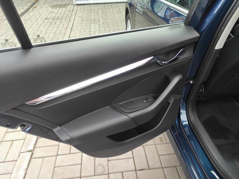 Škoda - Octavia - 2,0TDi 85kW, DSG, STYLE, ČR