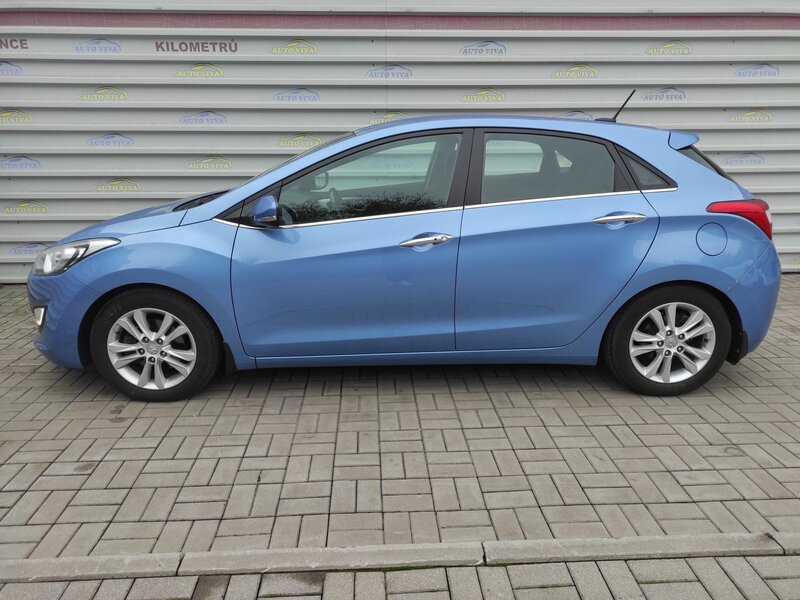 Hyundai - i30 - 1.6 CRDI 94kw Trikolor Hyundai - i30 - 1.6 CRDI 94kw Trikolor