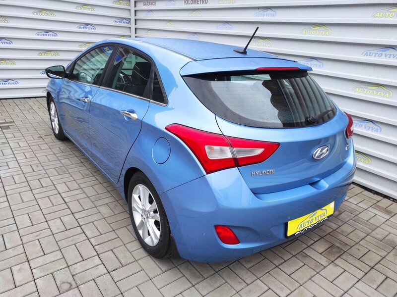 Hyundai - i30 - 1.6 CRDI 94kw Trikolor Hyundai - i30 - 1.6 CRDI 94kw Trikolor