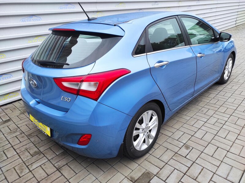 Hyundai - i30 - 1.6 CRDI 94kw Trikolor Hyundai - i30 - 1.6 CRDI 94kw Trikolor