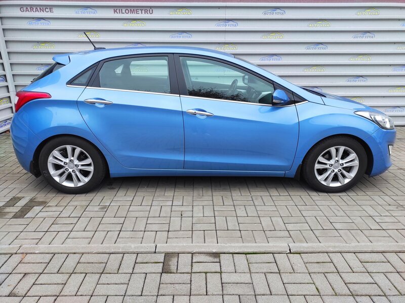 Hyundai - i30 - 1.6 CRDI 94kw Trikolor Hyundai - i30 - 1.6 CRDI 94kw Trikolor