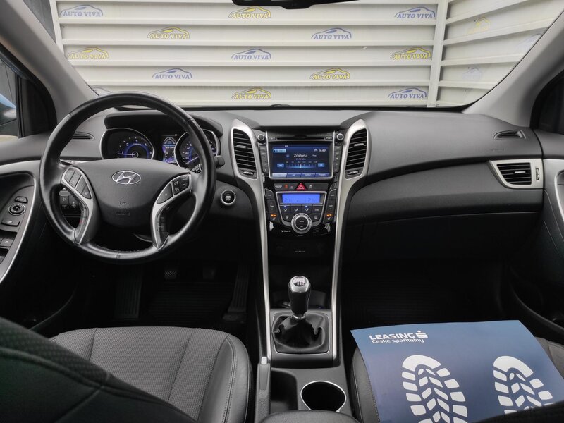 Hyundai - i30 - 1.6 CRDI 94kw Trikolor Hyundai - i30 - 1.6 CRDI 94kw Trikolor