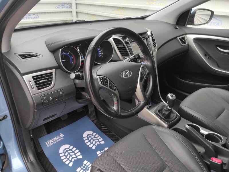 Hyundai - i30 - 1.6 CRDI 94kw Trikolor Hyundai - i30 - 1.6 CRDI 94kw Trikolor