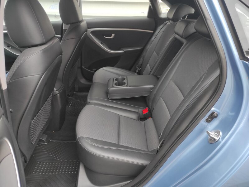Hyundai - i30 - 1.6 CRDI 94kw Trikolor Hyundai - i30 - 1.6 CRDI 94kw Trikolor