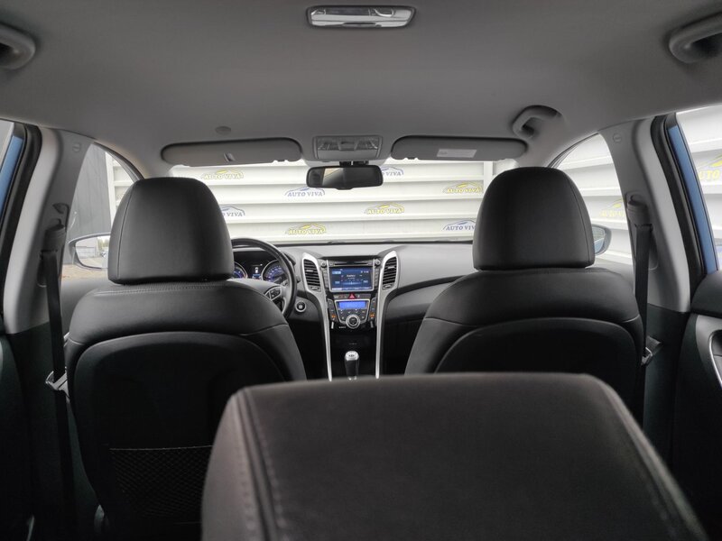 Hyundai - i30 - 1.6 CRDI 94kw Trikolor Hyundai - i30 - 1.6 CRDI 94kw Trikolor