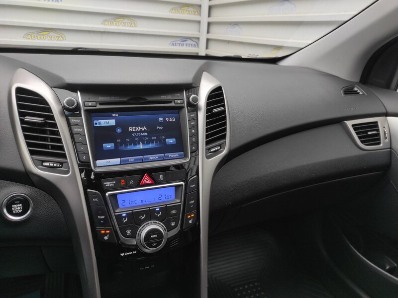 Hyundai - i30 - 1.6 CRDI 94kw Trikolor Hyundai - i30 - 1.6 CRDI 94kw Trikolor