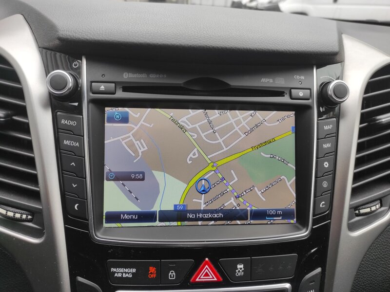 Hyundai - i30 - 1.6 CRDI 94kw Trikolor Hyundai - i30 - 1.6 CRDI 94kw Trikolor