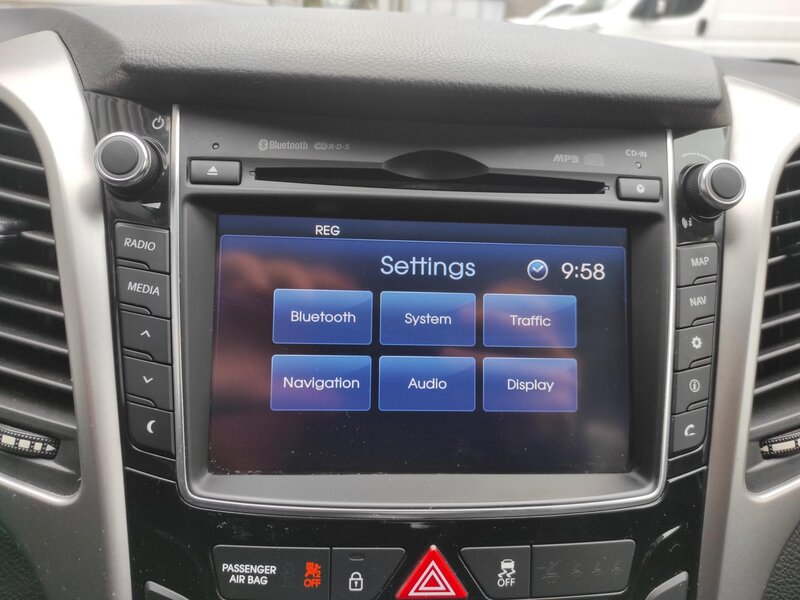 Hyundai - i30 - 1.6 CRDI 94kw Trikolor Hyundai - i30 - 1.6 CRDI 94kw Trikolor