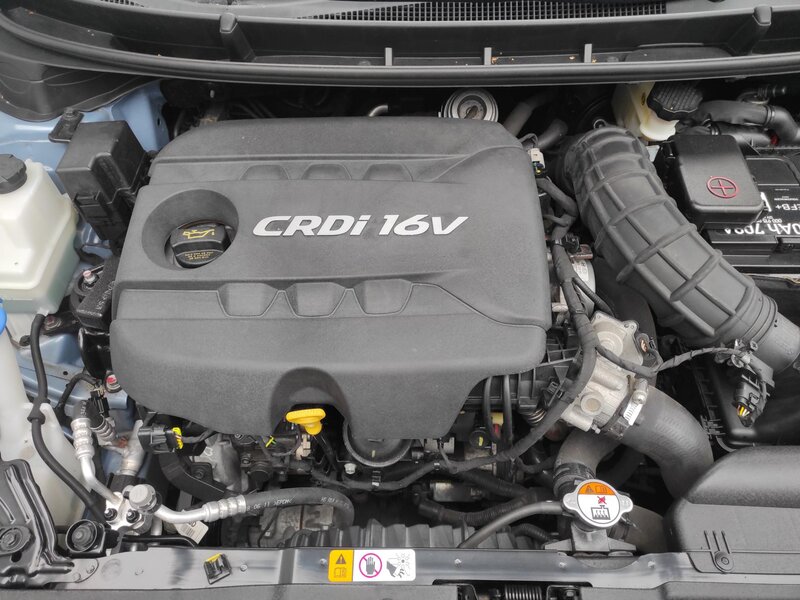 Hyundai - i30 - 1.6 CRDI 94kw Trikolor Hyundai - i30 - 1.6 CRDI 94kw Trikolor