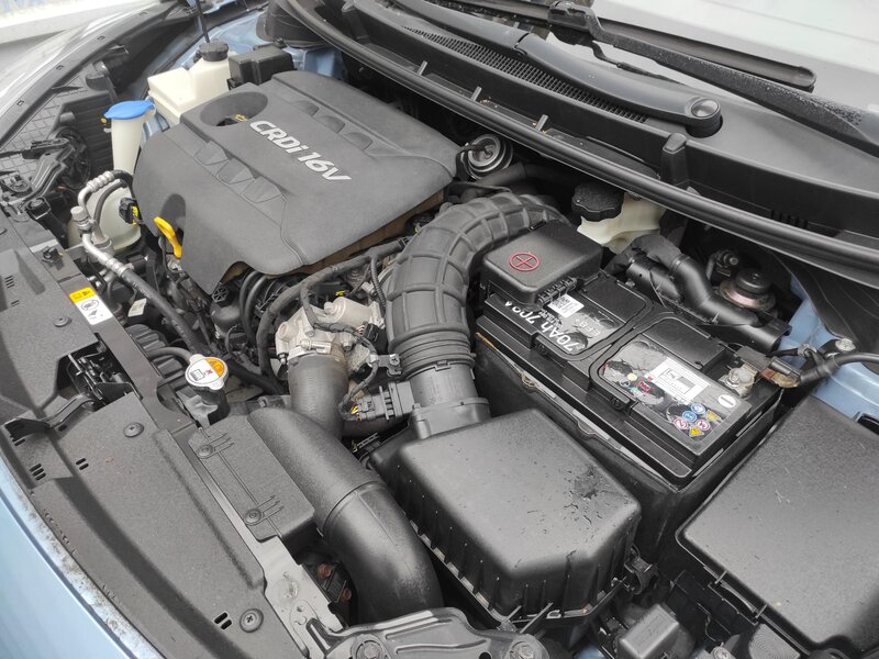 Hyundai - i30 - 1.6 CRDI 94kw Trikolor Hyundai - i30 - 1.6 CRDI 94kw Trikolor
