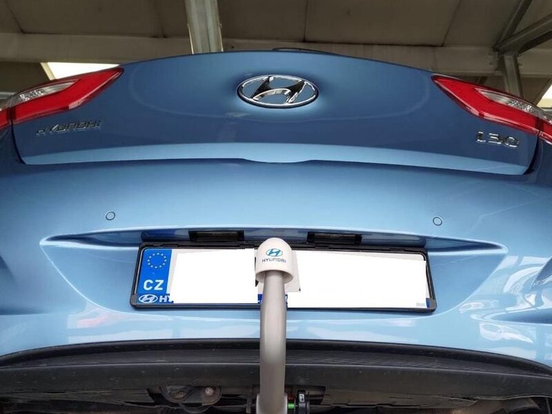 Hyundai - i30 - 1.6 CRDI 94kw Trikolor Hyundai - i30 - 1.6 CRDI 94kw Trikolor
